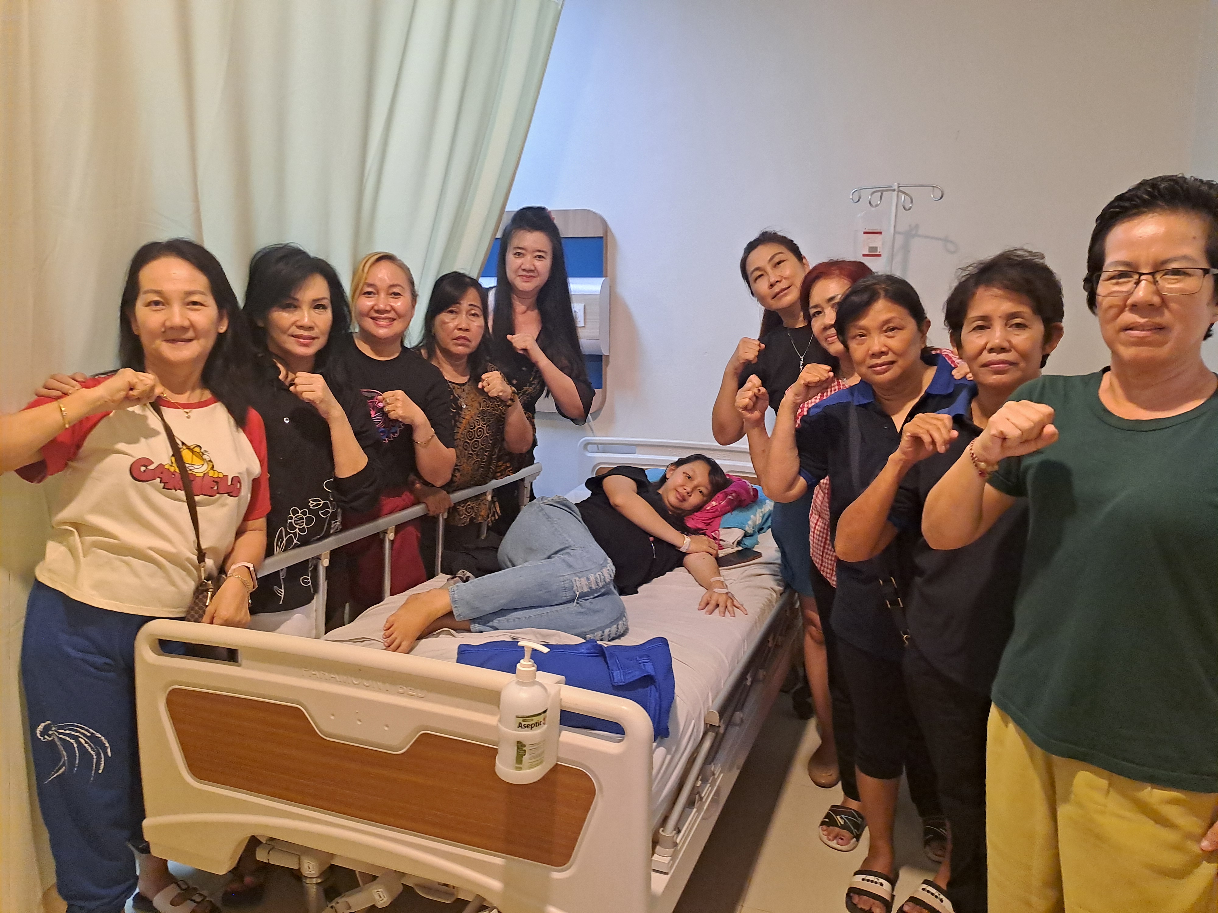 MENJENGUK MENANTU IBU LIE CIAN 0221